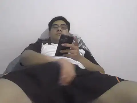 estudiante69 online show from 26, 10, 2025