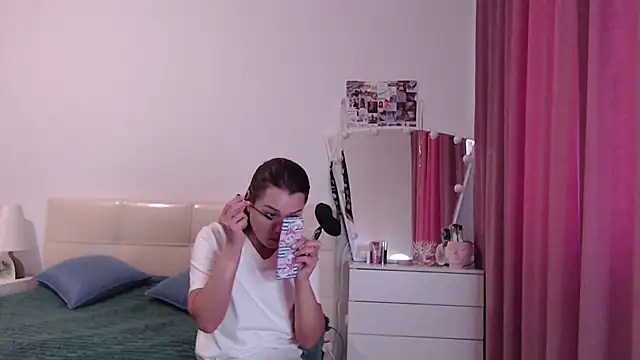 Snapshot of MiraMiss chatting on 21, 6, 2026 MiraMiss online show from 21, 6, 2026