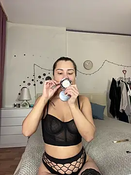 MiraMiss online show from 18, 2, 2025