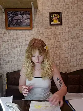 Snapshot of lola__banny chatting on 22, 10, 2025 lola banny online show from 22, 10, 2025