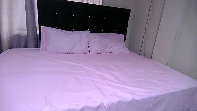 petite paola online show from 3, 1, 2025