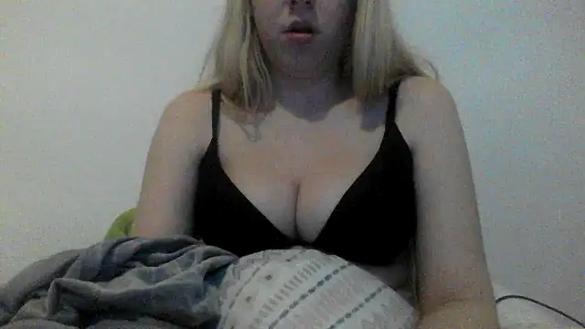 Snapshot of bunnyamy chatting on 1, 1, 2025 bunnyamy online show from 1, 1, 2025