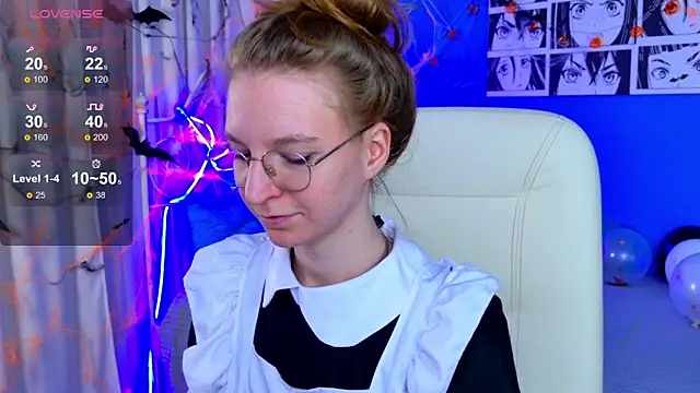 Snapshot of VioletShine chatting on 30, 10, 2025 VioletShine online show from 30, 10, 2025