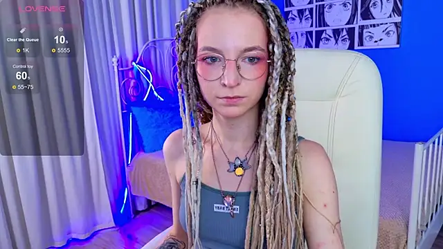 Snapshot of VioletShine chatting on 17, 11, 2025 VioletShine online show from 17, 11, 2025