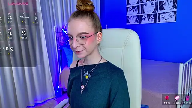 Snapshot of VioletShine chatting on 8, 11, 2025 VioletShine online show from 8, 11, 2025