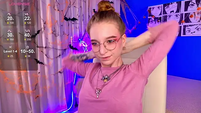 Snapshot of VioletShine chatting on 22, 10, 2025 VioletShine online show from 22, 10, 2025