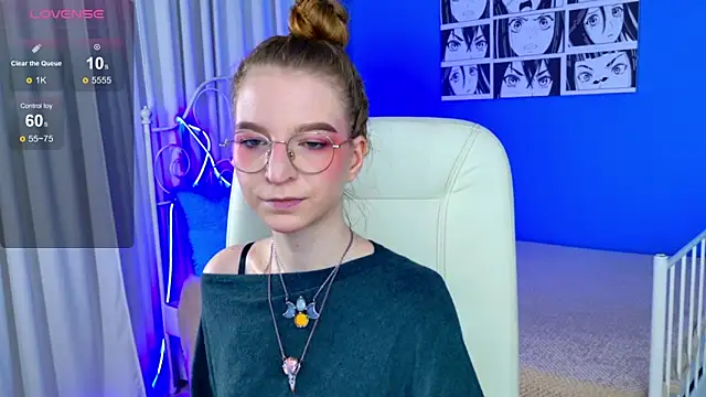 Snapshot of VioletShine chatting on 7, 11, 2025 VioletShine online show from 7, 11, 2025