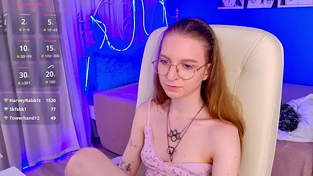 Snapshot of VioletShine chatting on 3, 6, 2026 VioletShine online show from 3, 6, 2026