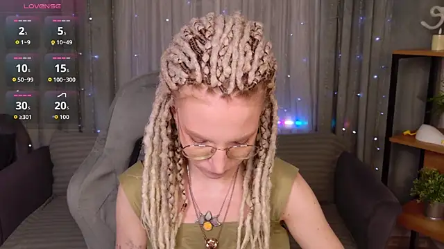 Snapshot of VioletShine chatting on 26, 7, 2026 VioletShine online show from 26, 7, 2026