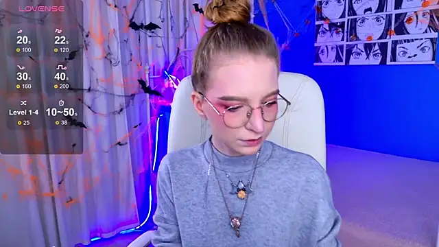 Snapshot of VioletShine chatting on 29, 10, 2025 VioletShine online show from 29, 10, 2025