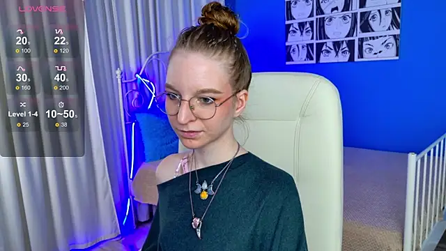 Snapshot of VioletShine chatting on 9, 11, 2025 VioletShine online show from 9, 11, 2025