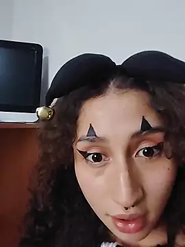 Queenjenn   online show from 31, 10, 2025