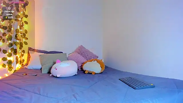 emillyhills online show from 6, 3, 2025