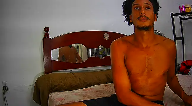 Snapshot of SkinnyLatinMan chatting on 17, 2, 2025 SkinnyLatinMan online show from 17, 2, 2025