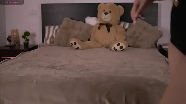 VixenAmour online show from 20, 10, 2025