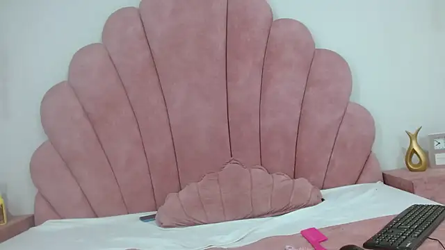 Candy Bony online show from 8, 2, 2025