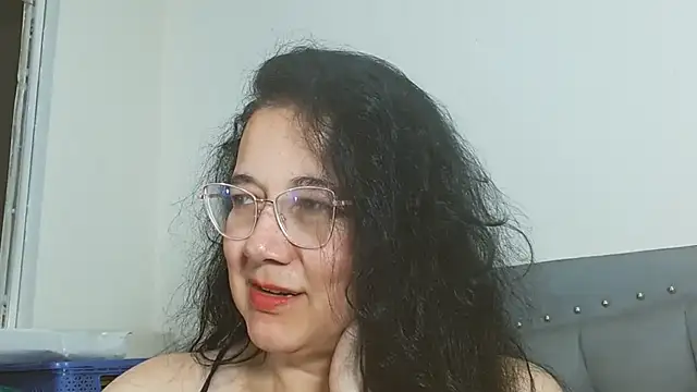 maturepriscila online show from 15, 4, 2026