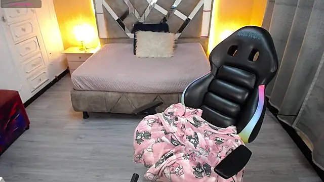 Kate Laurence  online show from 11, 3, 2025