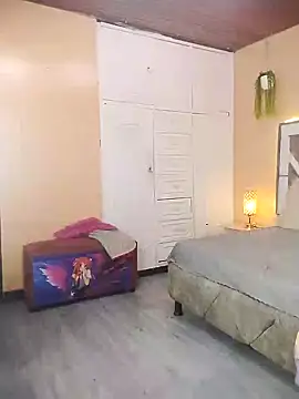 Kate Laurence  online show from 2, 1, 2025