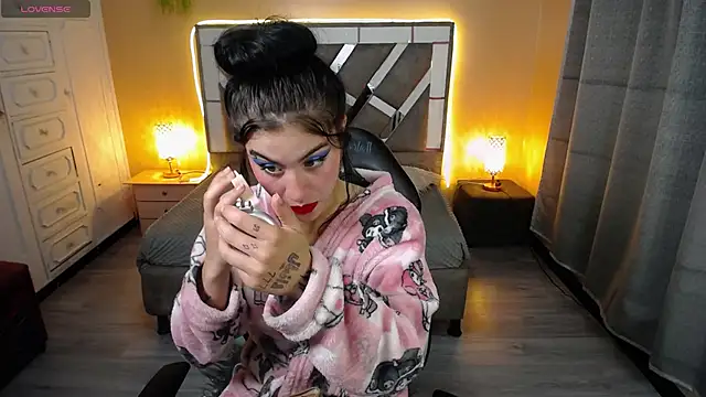 Kate Laurence  online show from 20, 2, 2025