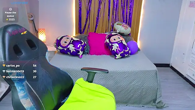 Kate Laurence  online show from 15, 11, 2025