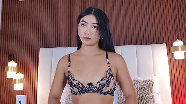 Snapshot of MeganCruzGB chatting on 15, 11, 2025 MeganCruzGB online show from 15, 11, 2025