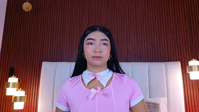 Snapshot of MeganCruzGB chatting on 12, 11, 2025 MeganCruzGB online show from 12, 11, 2025