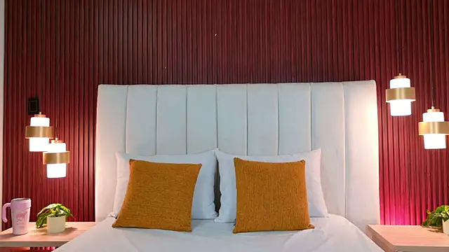 Snapshot of MeganCruzGB chatting on 8, 10, 2025 MeganCruzGB online show from 8, 10, 2025