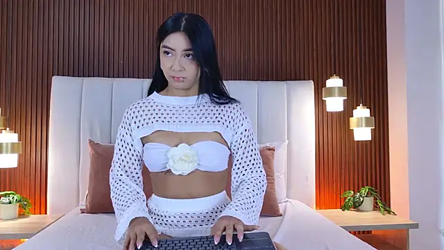 Snapshot of MeganCruzGB chatting on 15, 10, 2025 MeganCruzGB online show from 15, 10, 2025