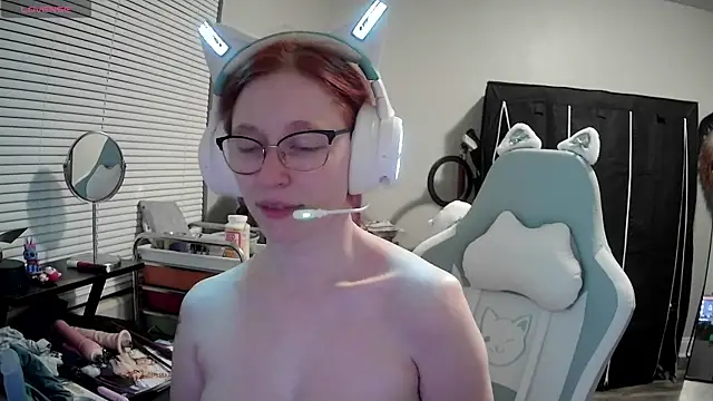 LilyFoxxx online show from 7, 2, 2025