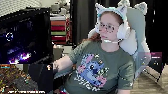 LilyFoxxx online show from 17, 6, 2026