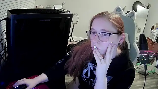 LilyFoxxx online show from 17, 10, 2025