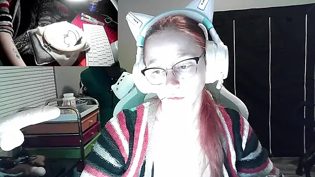 LilyFoxxx online show from 4, 1, 2025
