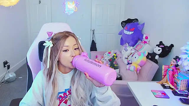 FunSizedGal online show from 5, 10, 2025