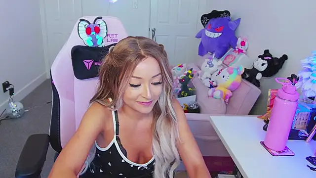 FunSizedGal online show from 2, 10, 2025