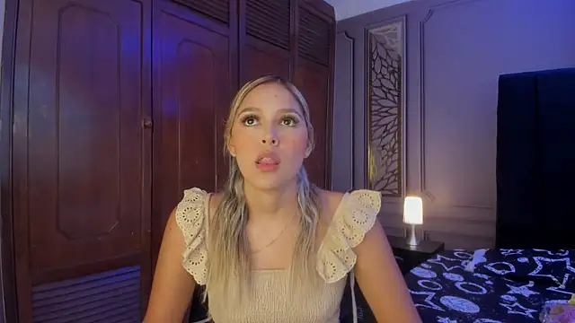 Cami hunter  online show from 19, 12, 2024