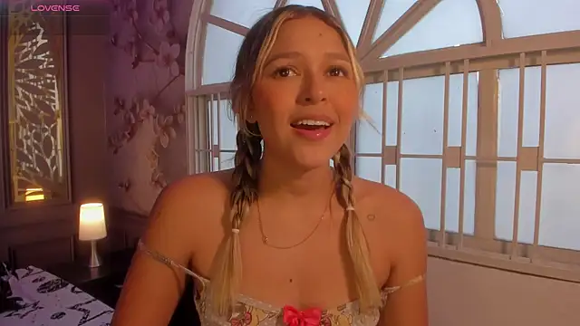Cami hunter  online show from 10, 12, 2024