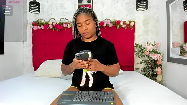 Snapshot of SilvannaFit chatting on 19, 9, 2025 SilvannaFit online show from 19, 9, 2025