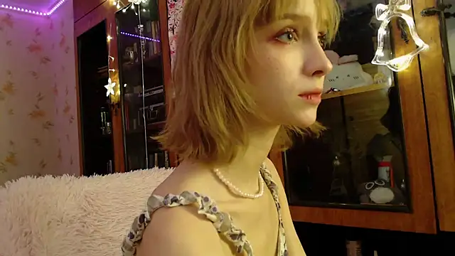 Snapshot of cloudgirrl chatting on 10, 1, 2025 cloudgirrl online show from 10, 1, 2025