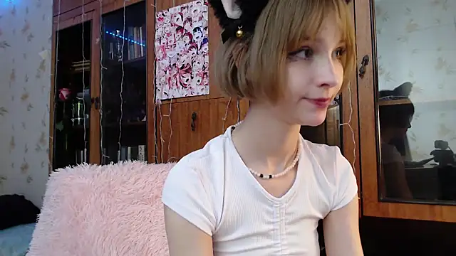 Snapshot of cloudgirrl chatting on 12, 2, 2025 cloudgirrl online show from 12, 2, 2025