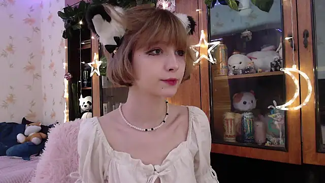 Snapshot of cloudgirrl chatting on 1, 3, 2025 cloudgirrl online show from 1, 3, 2025