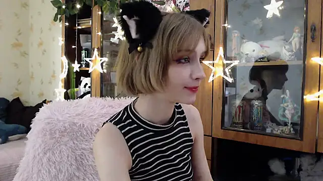 Snapshot of cloudgirrl chatting on 22, 3, 2025 cloudgirrl online show from 22, 3, 2025