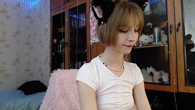 Snapshot of cloudgirrl chatting on 11, 2, 2025 cloudgirrl online show from 11, 2, 2025