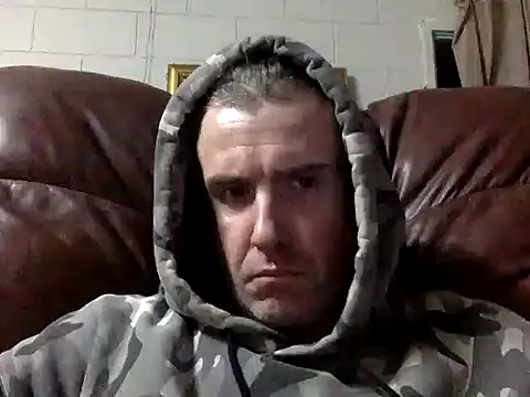 Snapshot of SugarCoupleAus chatting on 5, 10, 2025 SugarCoupleAus online show from 5, 10, 2025
