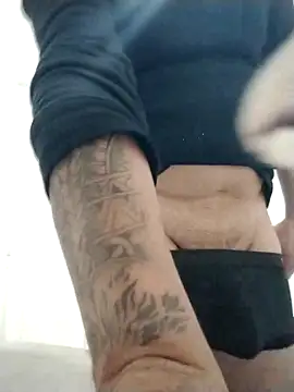 Snapshot of hot_man_eray chatting on 17, 10, 2025 hot man eray online show from 17, 10, 2025