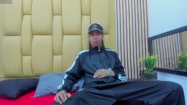 Snapshot of mikeegun chatting on 4, 3, 2025 mikeegun online show from 4, 3, 2025