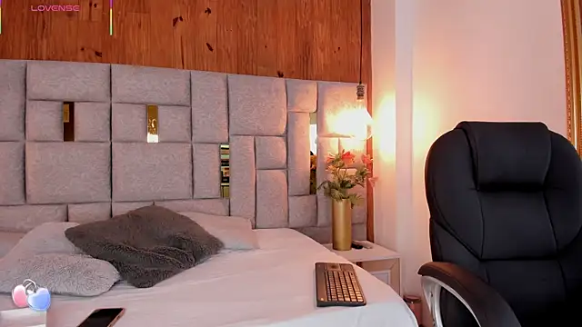 Saori newman online show from 21, 10, 2025