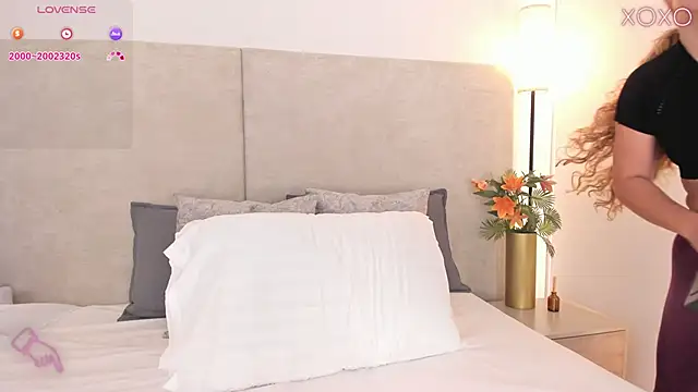 Saori newman online show from 3, 12, 2025