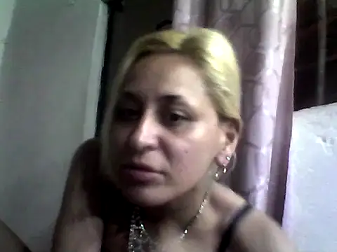 ariana crazzy online show from 4, 3, 2025