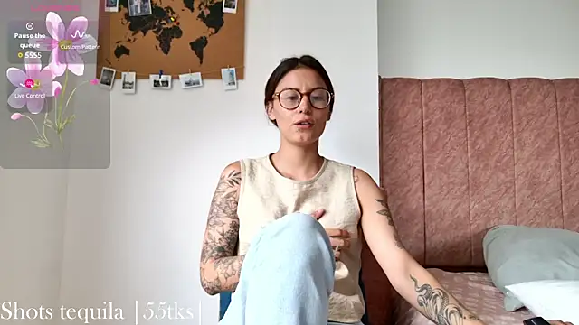 Emmy petit online show from 28, 2, 2026